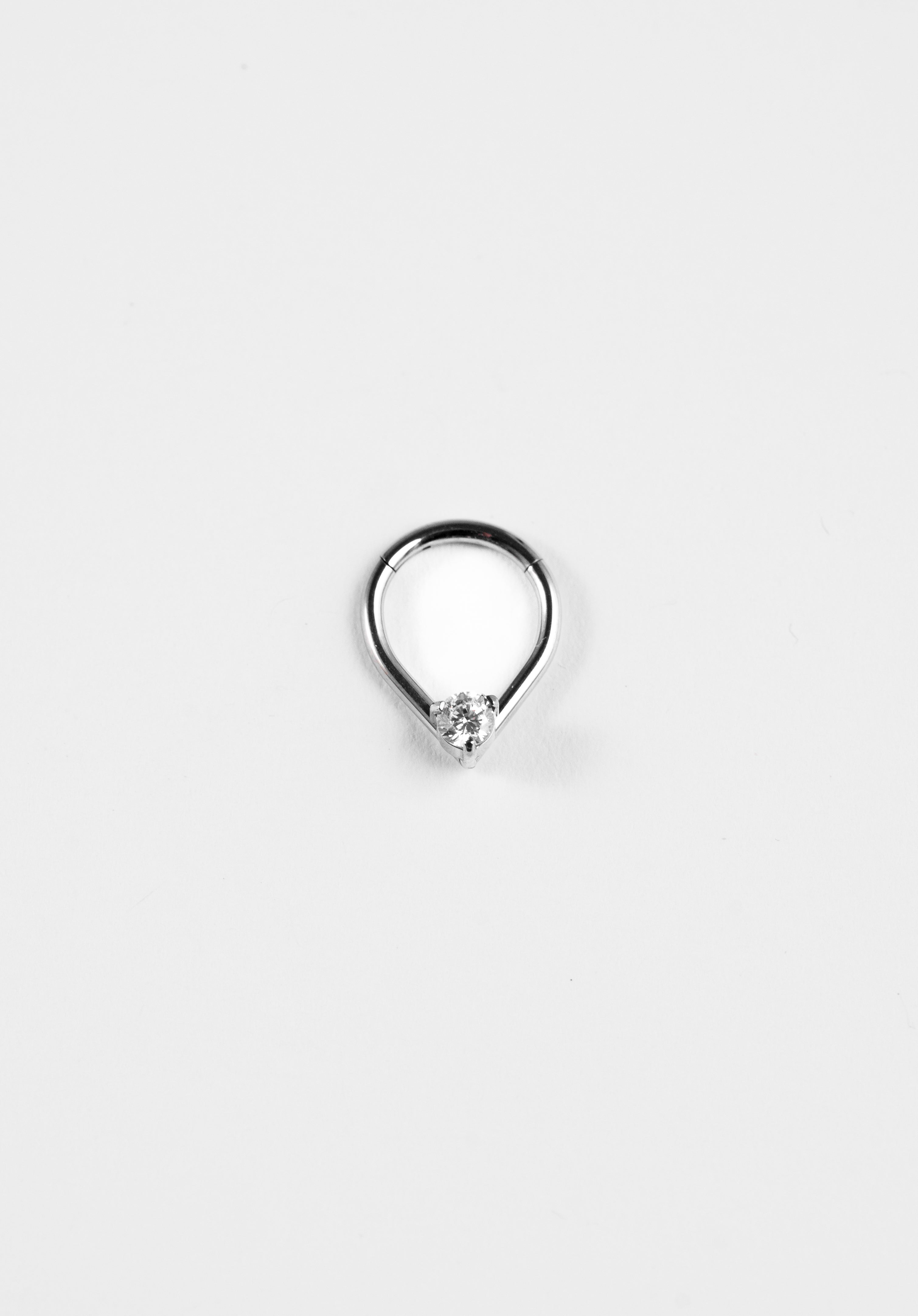 Titan Piercing – V-Shape Crystal